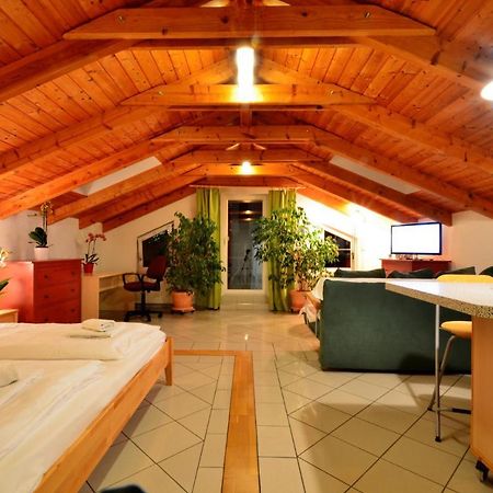 Ajo Vienna Lake View - Contactless Check-In Viena Exterior foto